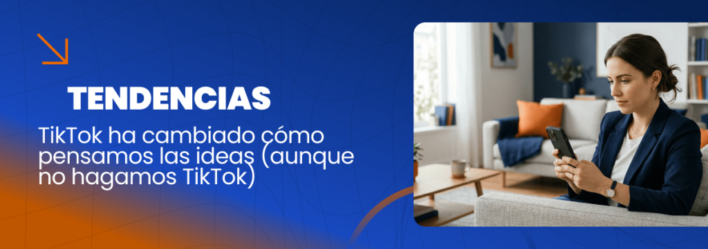 Mujer mirando tiktok